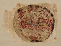 MA 326  MA 326, Koptisch (8.-9. Jahrhundert n. Chr.), Medaillon mit Löwenpaar Wollwirkerei auf Leinwand, H 20,2 cm, B 28,7 cm; Bildmedallion: H 19,0 cm, B 21,5 cm : Museumsfoto: Claus Cordes